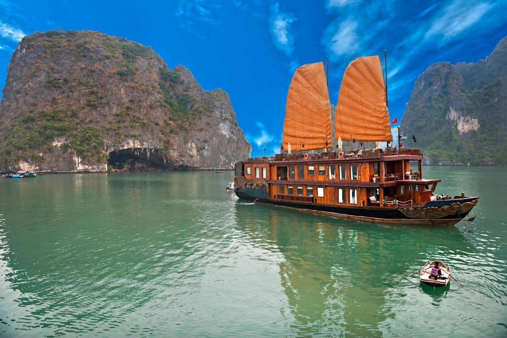 Booking a trip to Halong bay online, how to avoid scam