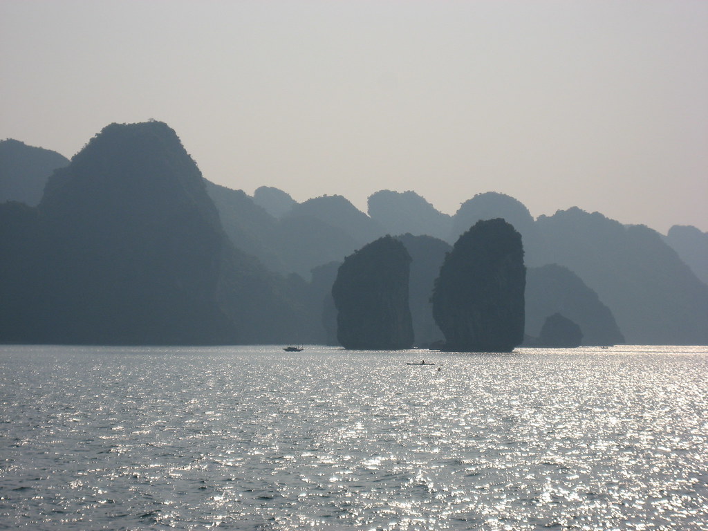 Halong bay cruise in winter