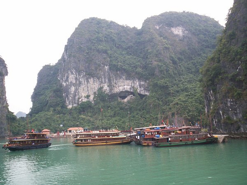 Dau Go cave in Halong bay