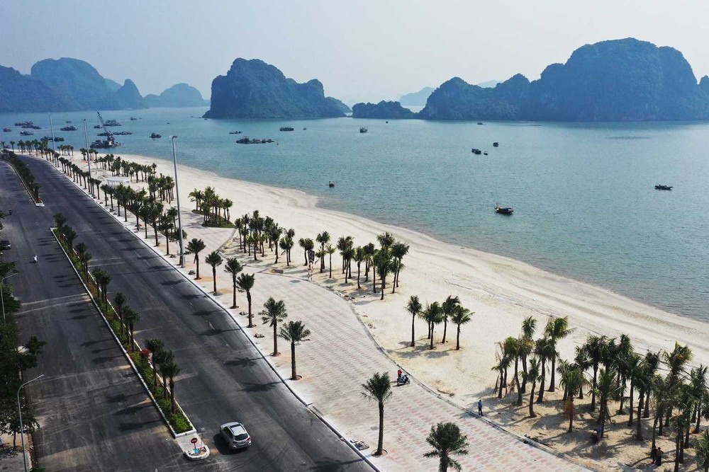 Top 5 new beautiful beaches in Halong bay area visitors should know