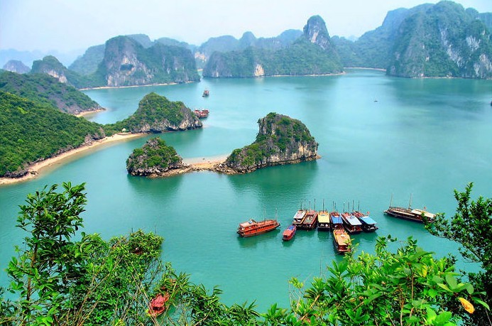 A corner of Halong Bay