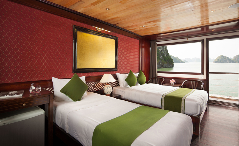 Garden Bay cruise, Bai Tu Long Bay