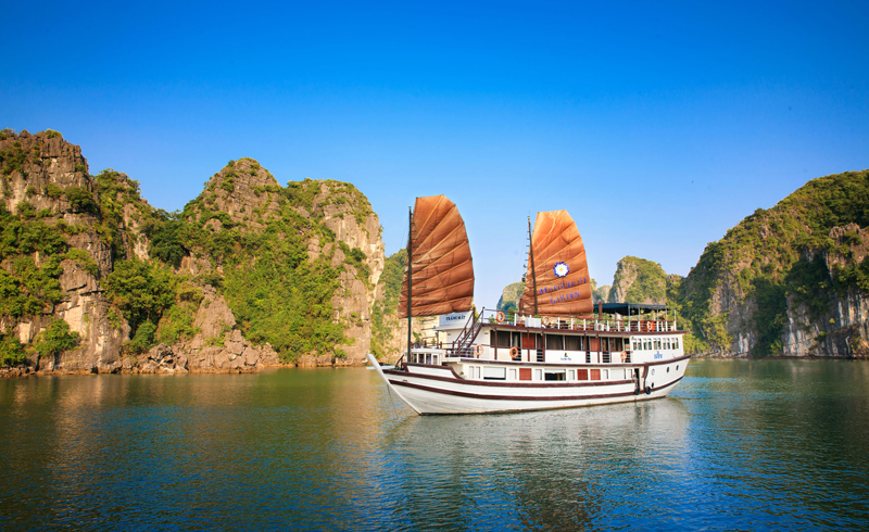 Garden Bay cruise - Bai Tu Long bay