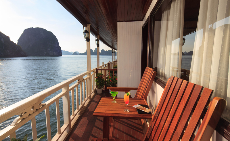 Garden Bay cruise, Bai Tu Long Bay