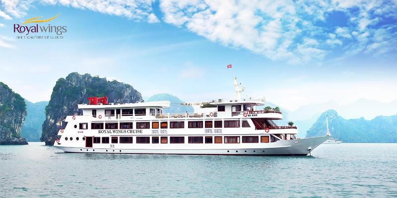 Overnight Royal Wing Cruise in Bai Tu Long Bay