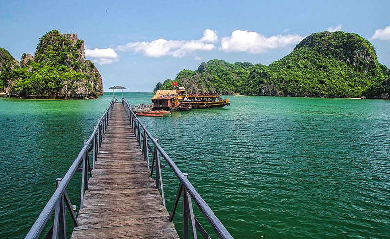 Overnight in wild beaches of Lan Ha bay 3 days 2 nights