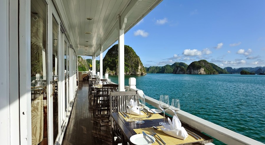 Garden Bay cruise, Bai Tu Long Bay