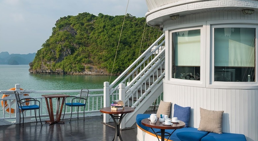 Garden Bay cruise, Bai Tu Long Bay
