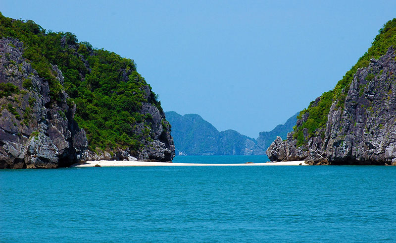lanha bay tours