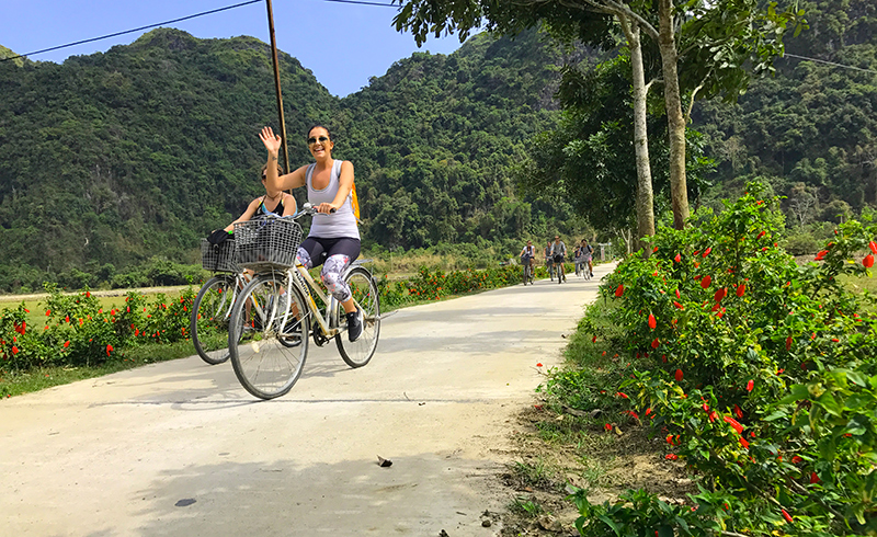Cycling Lan Ha bay