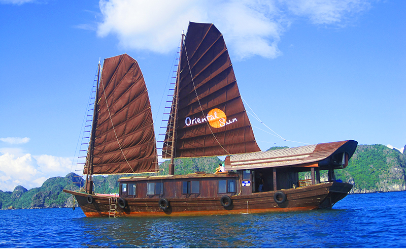 Overnight on a wooden sailboat in Lan Ha bay 2 days 1 night