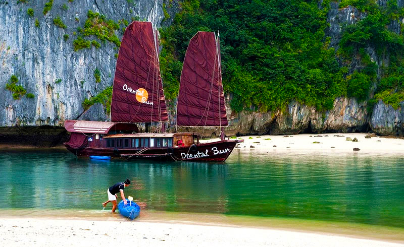 Overnight on a wodensail boat in Lan Ha bay 3 days 2 nights