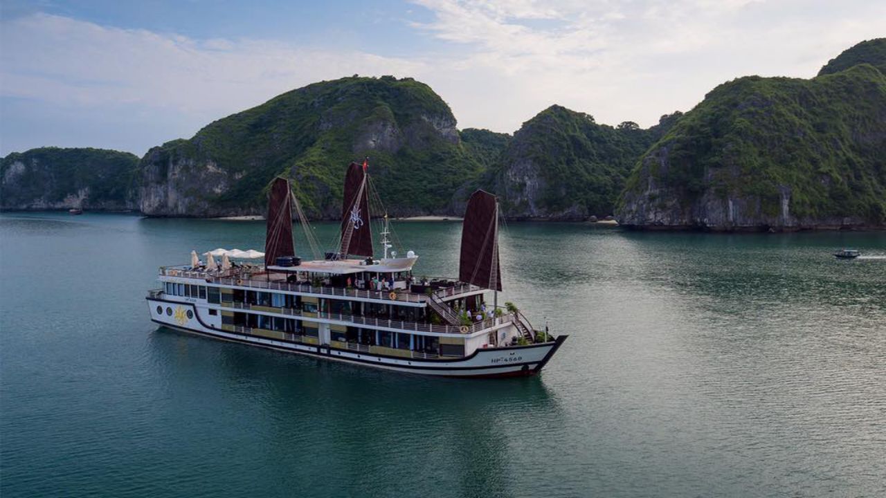 Orchid cruise  Lan Ha bay 