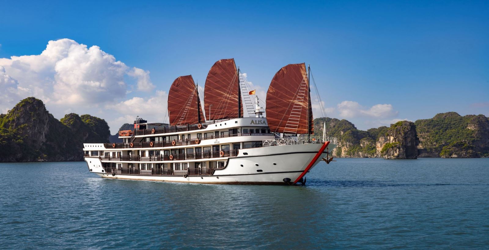 Alisa cruise in Ha Long Bay 